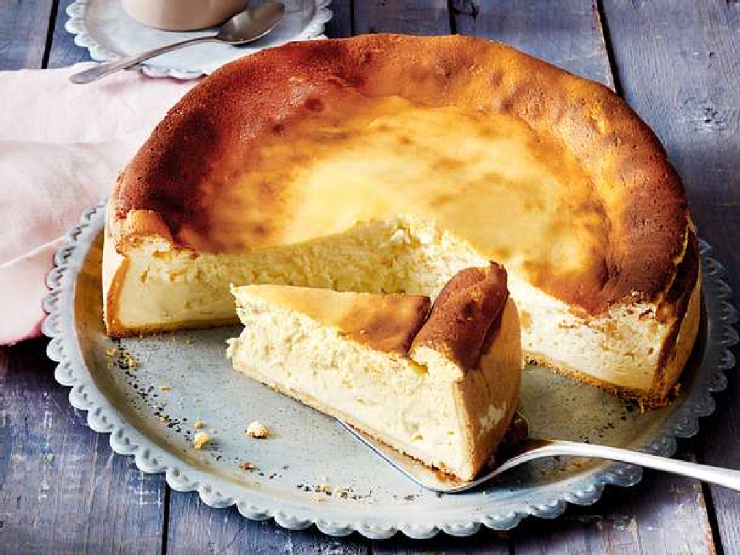 omas-kaesekuchen-cheesecake image of the famous oma kathi Käsekuchen, in english cheesecake
