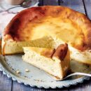 omas-kaesekuchen-cheesecake image of the famous oma kathi Käsekuchen, in english cheesecake