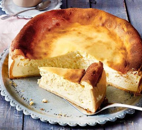 image of the famous oma kathi Käsekuchen, in english cheesecake