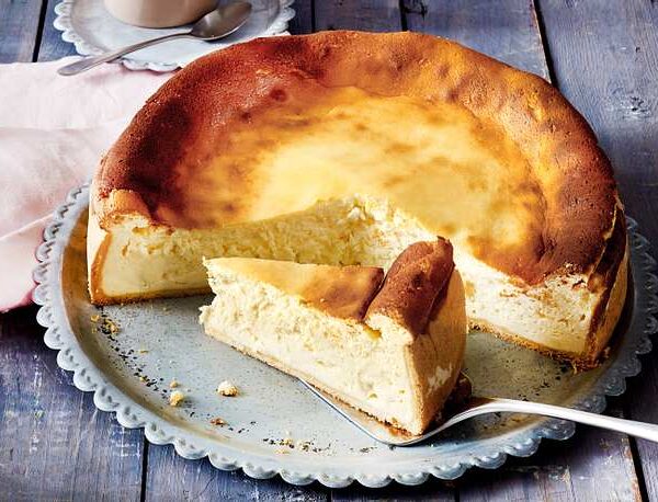 image of the famous oma kathi Käsekuchen, in english cheesecake