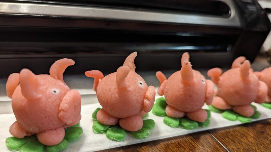 image of the New Years Treats lucky pigs