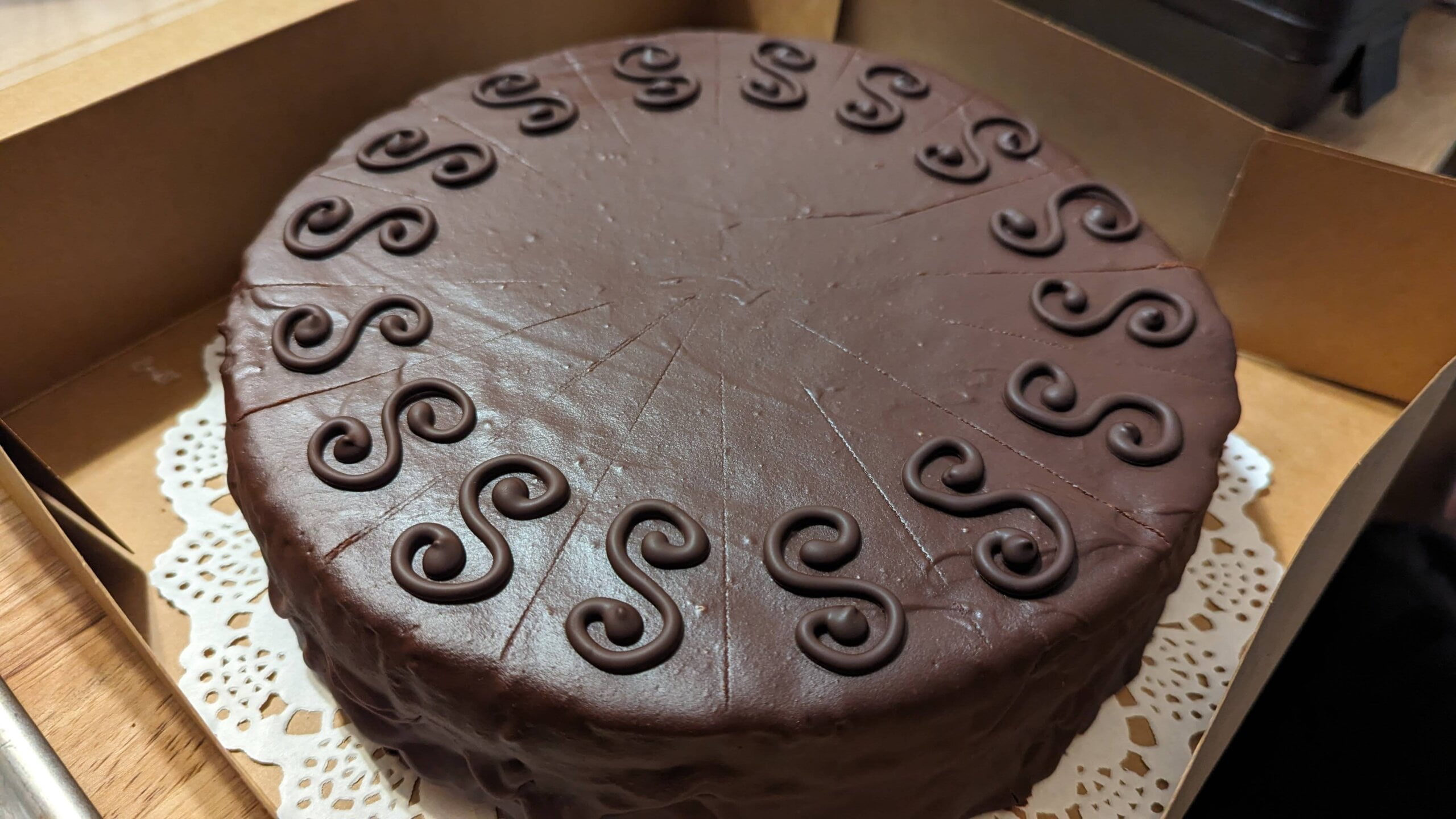This picture shows the Austrian Sacher Torte photographed from an angle