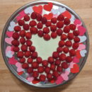 This picture shows the creamy raspberry heart cake 01 from the very top