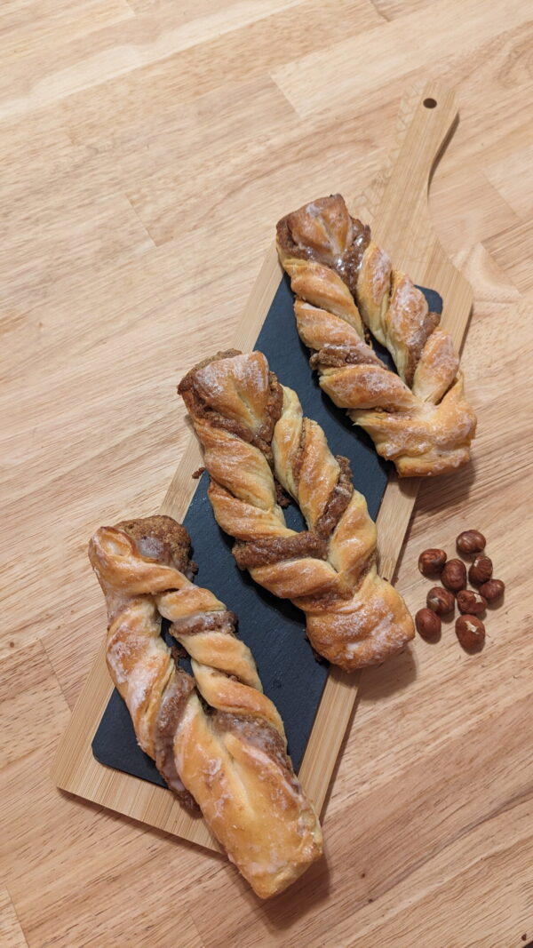 hazelnut bow This picture shows 3x light hazelnut bow on a wooden plate