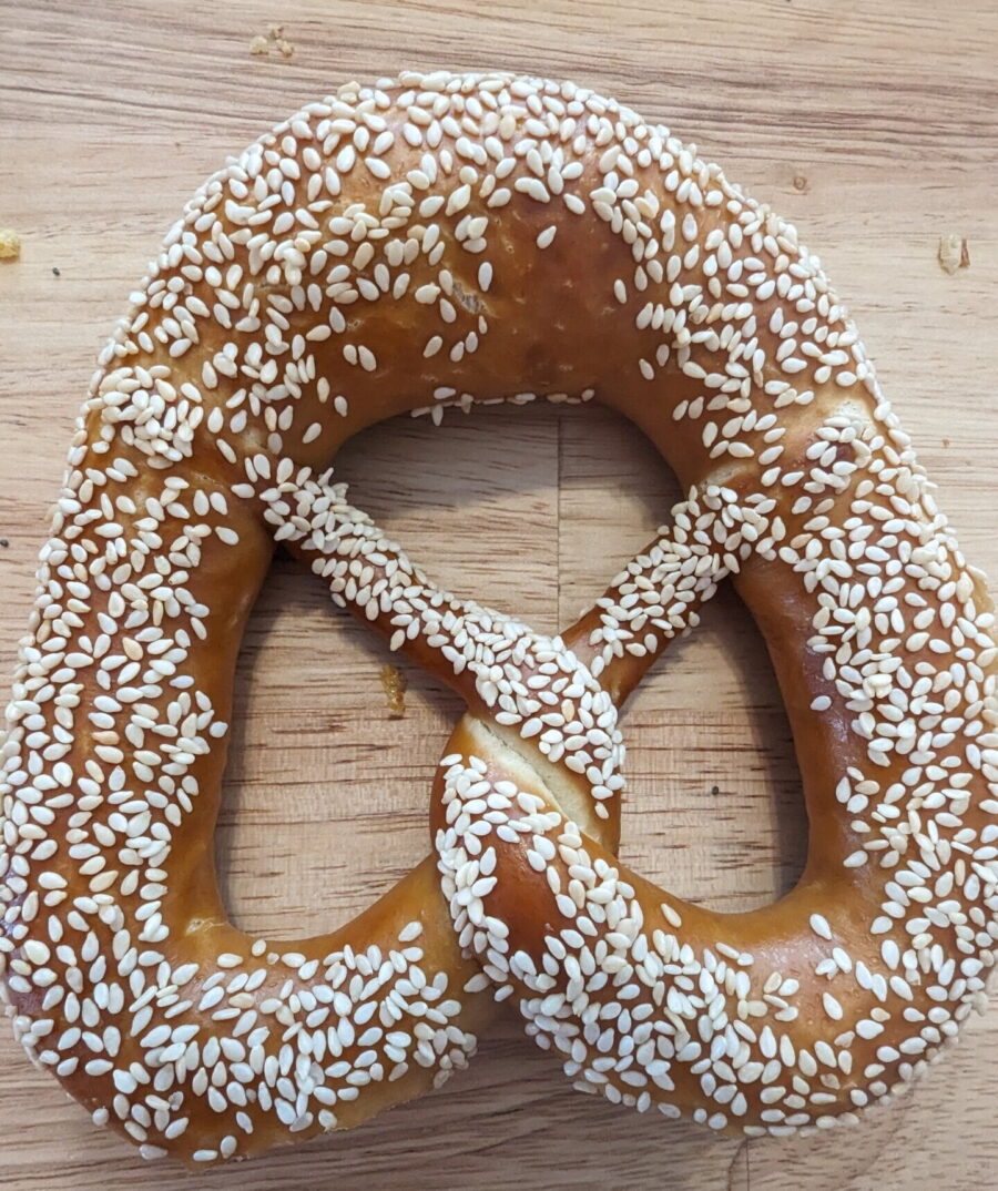 bretzel-sesame-seed image of the original bavarian bretzel sesame seed