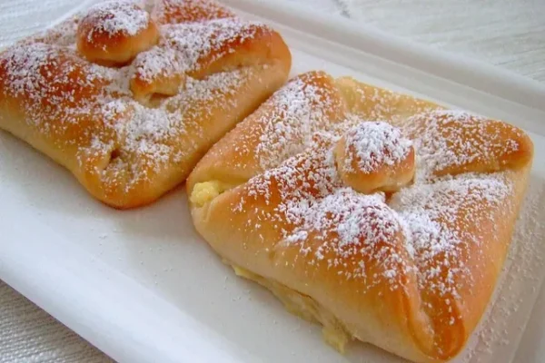 quark-pockets1 the delicious quark pockets, dusted with vanilla icing sugar