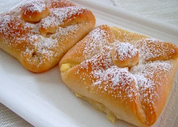 the delicious quark pockets, dusted with vanilla icing sugar