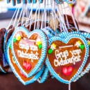 lebkuchen-herzen lots of love hearts in this image right from the oktoberfest